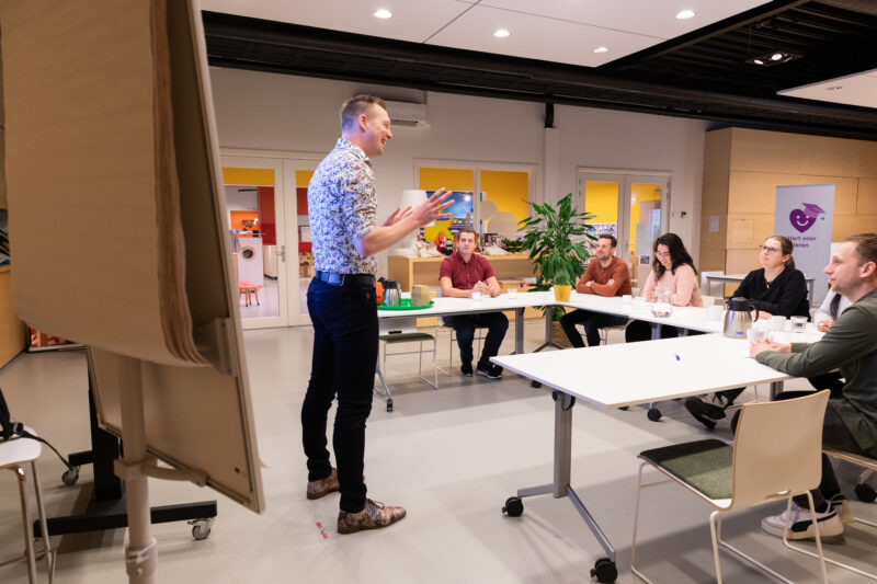 Begeleiding en uitleg over ict-diensten en digitale geletterdheid in het onderwijs.